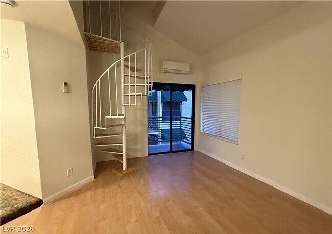 Building Photo - 460 Elm Dr