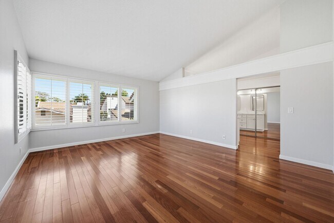 Building Photo - Beautifully Updated 5 Bedroom Woodbridge Home with Pool and much more!