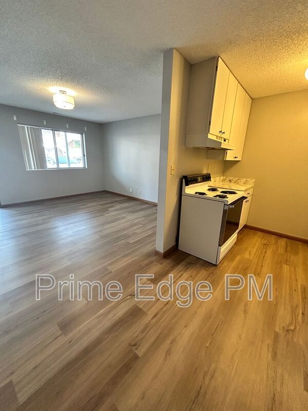 Building Photo - 4615 Prescott Ave