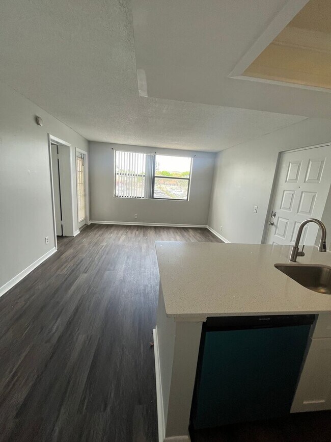 Building Photo - 728 Executive Center Dr