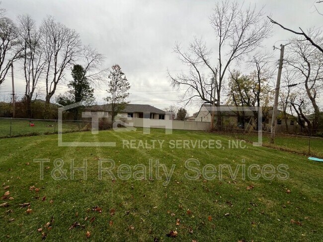 Building Photo - 1330 W Tate St
