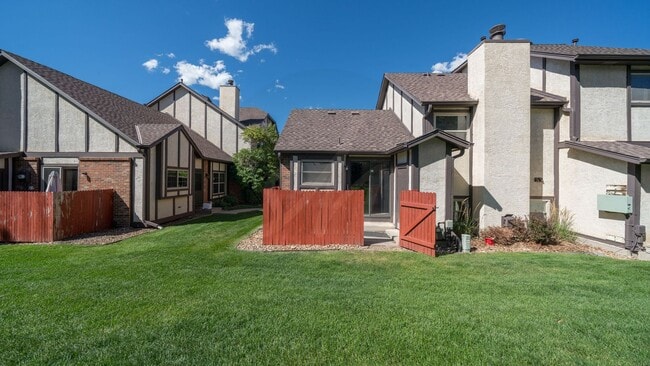 Building Photo - End unit 3 bedroom townhome near Ute Valle...