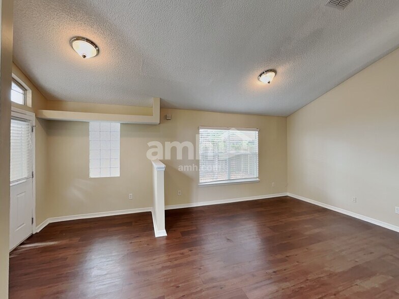 Building Photo - 3428 World Ct