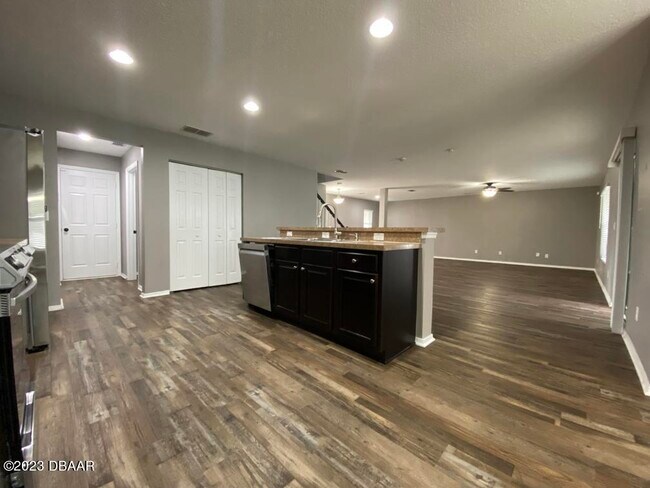 Building Photo - 548 Aeolian Dr