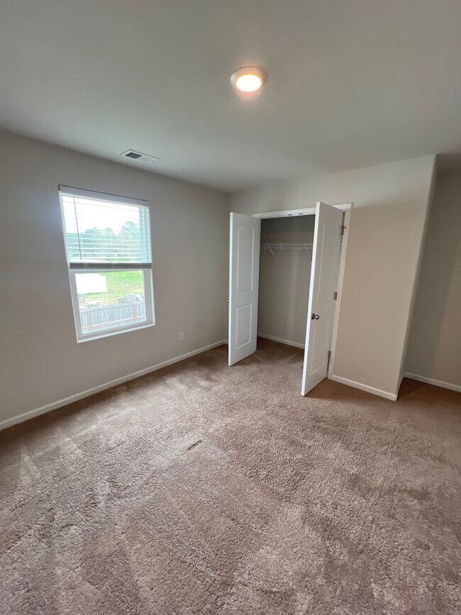 Building Photo - Charming 3 Bedroom Home Located In Zebulon NC!!!