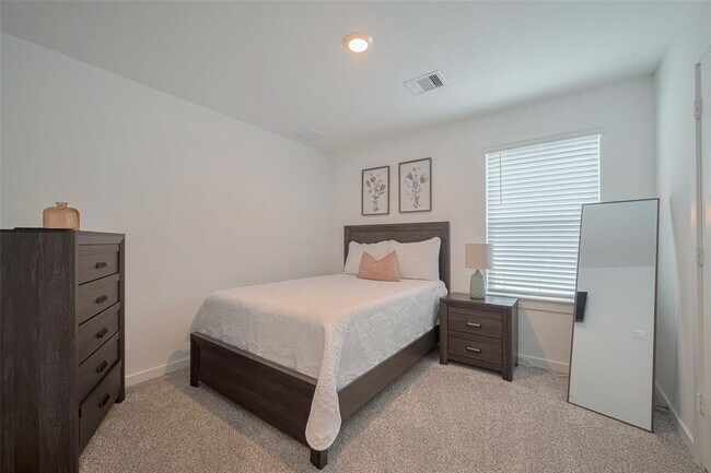Building Photo - 3113 Crown Gate Dr