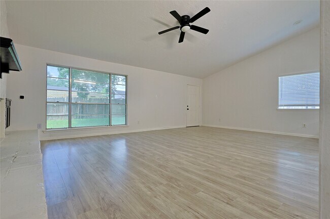 Building Photo - 9910 Kent Towne Ln
