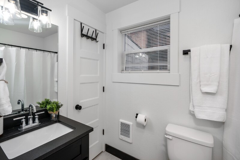 Building Photo - 519 1st Ave E