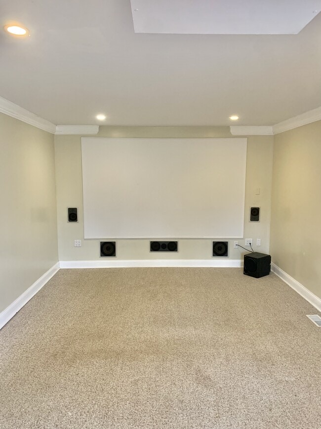 Building Photo - 756 Stream Rd