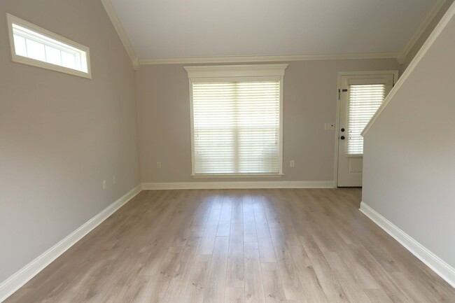 Building Photo - 4110 Barrington Dr