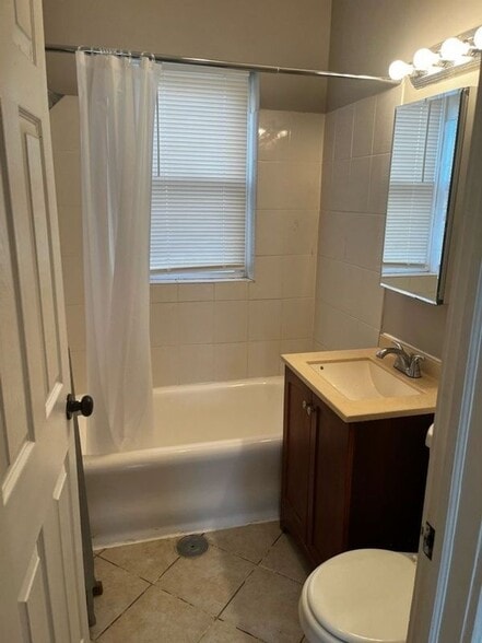 Building Photo - 1336 E 76th St