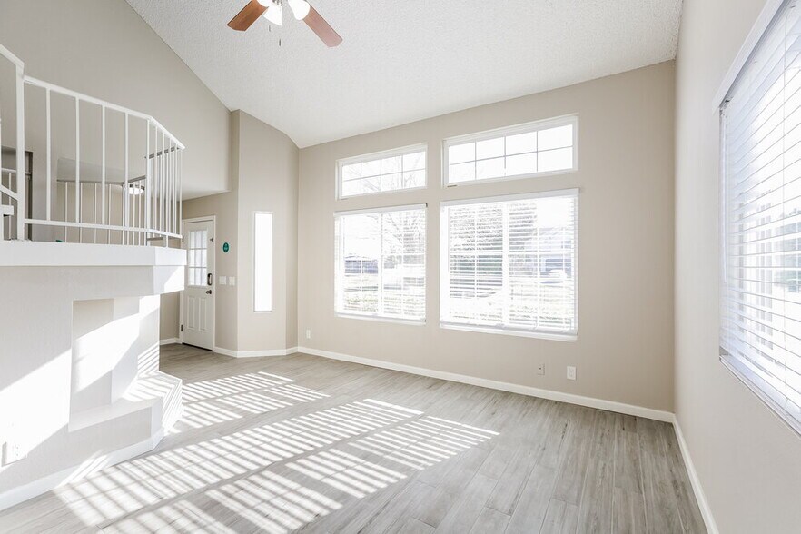 Building Photo - 441 S Maple