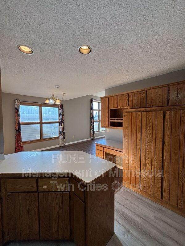 Building Photo - 645 Sullivan Dr NE