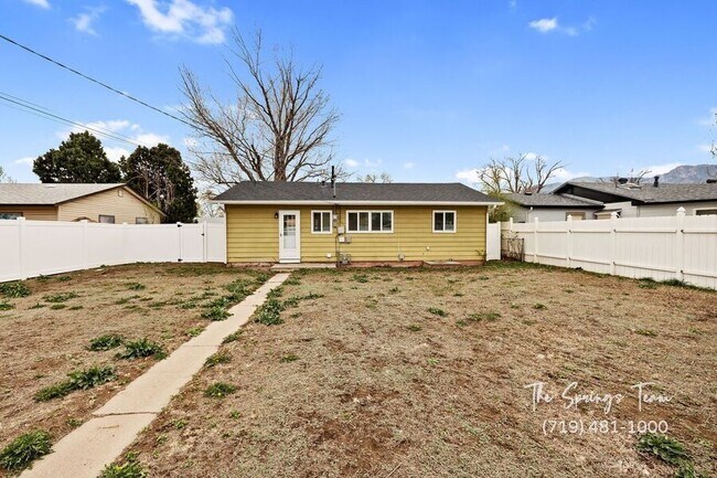 Building Photo - 1216 Pando Ave