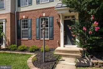 Building Photo - 15970 Greymill Manor Dr