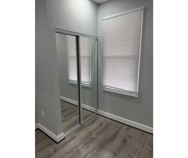 Building Photo - 615 N Rosedale-2C AVAILABLE $800 W/BATH 2C