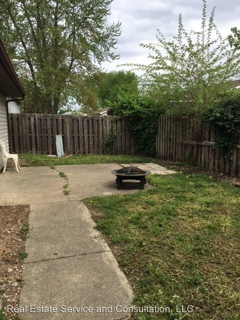 Building Photo - 1000 Lori Ln