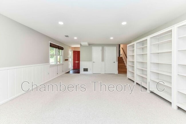 Building Photo - 9205 Hamilton Dr