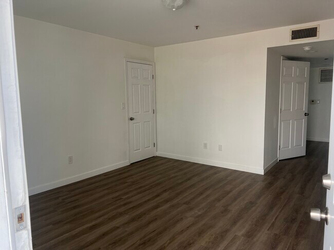 Building Photo - 6640 Irvine Ave