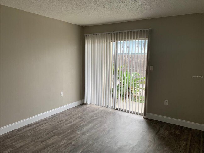 Building Photo - 955 Knox McRae Dr