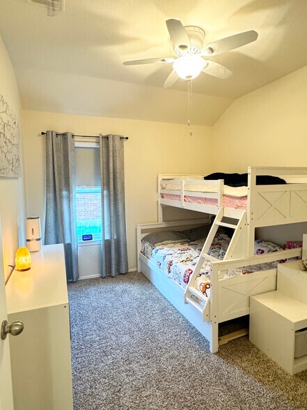 Building Photo - 116 Aguilar Dr