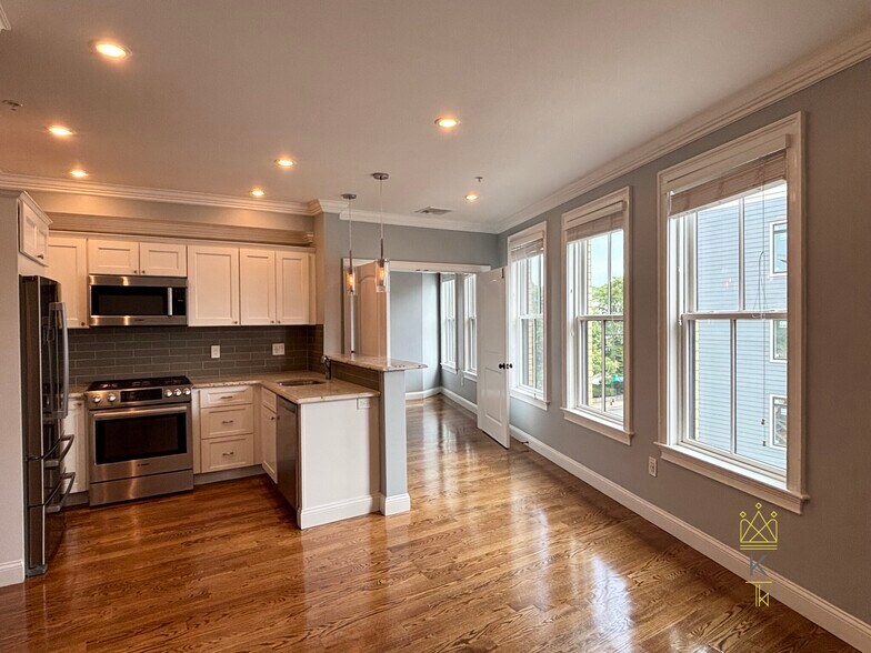 Building Photo - 38-42 Hyde Park Ave. Unit 5