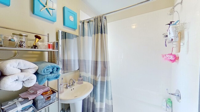 Building Photo - 1925 Grove Ave