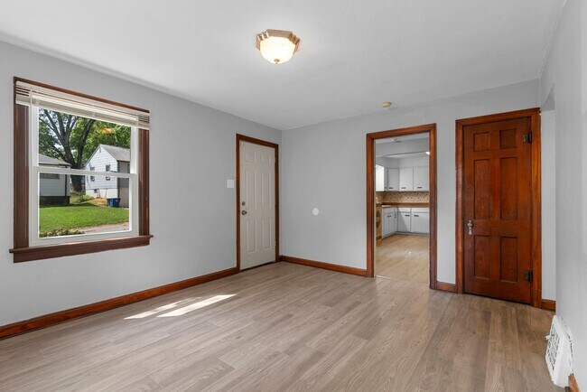 Building Photo - Charming Updated 2 Bed, 1 Bath Ranch – A H...