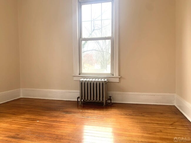 Building Photo - 207 Woodbridge Ave
