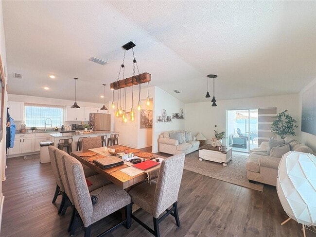 Building Photo - 1084 Papaya Cir.