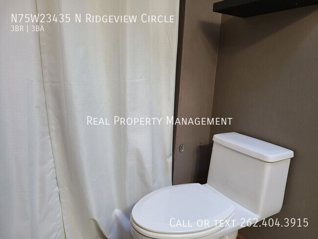 Building Photo - N75W23435 N Ridgeview Cir
