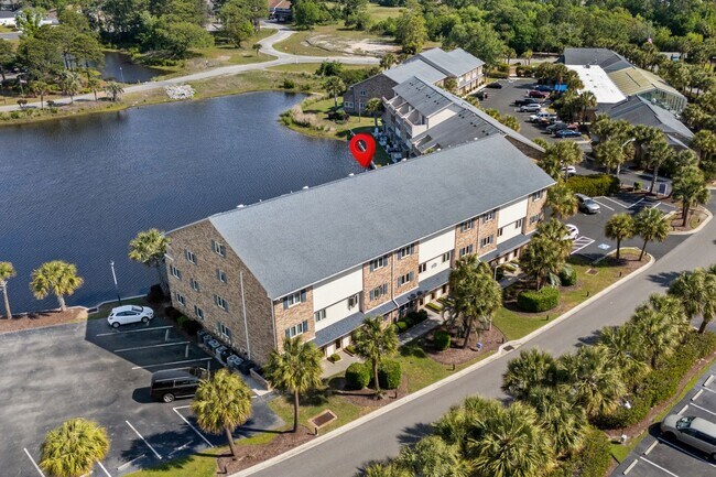 Building Photo - Seasonal Rental Available Now-3/31/26-Wifi/Cable/Electric Included