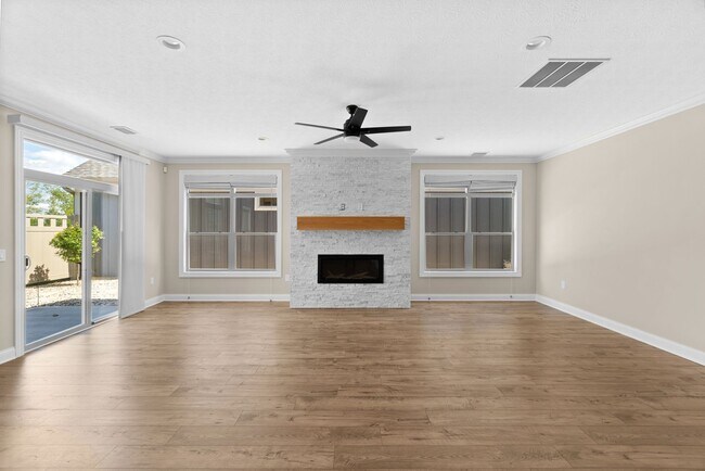 Building Photo - Luxury Maintenance-Free Former Model Home in Grove City – 2 Bed, 2 Bath Ranch
