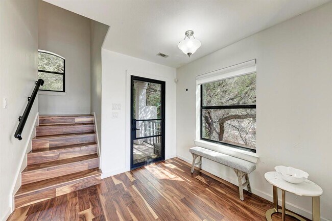 Building Photo - 13803 Lakeview Dr