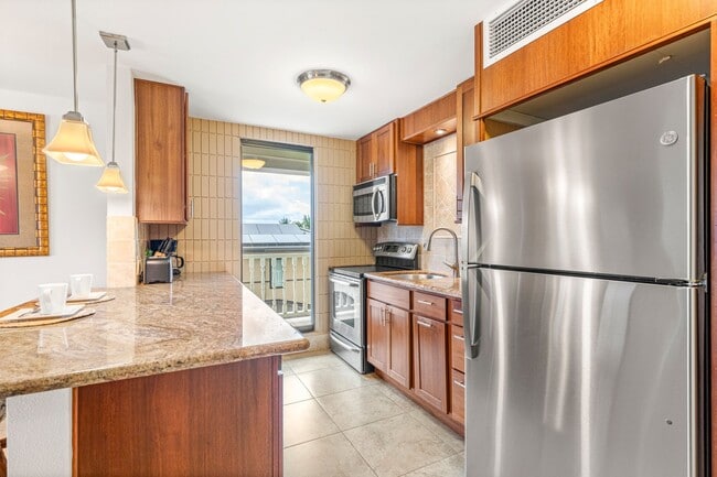 Building Photo - Lahaina Shores Fully Furnished One Bedroom