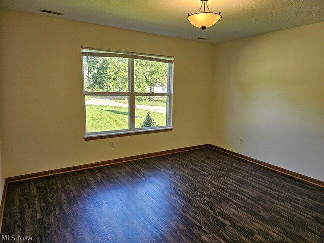 Building Photo - 470 Pheasant Run Rd