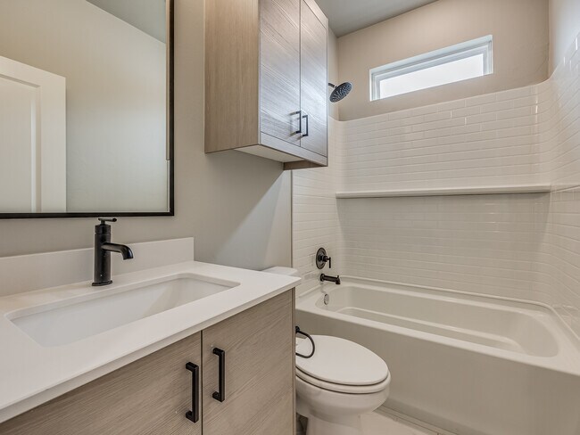 Building Photo - 13000 Maplewood Ave