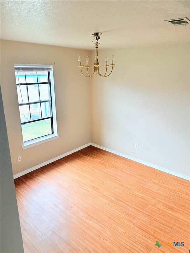 Building Photo - 203 W Mary Jane Dr