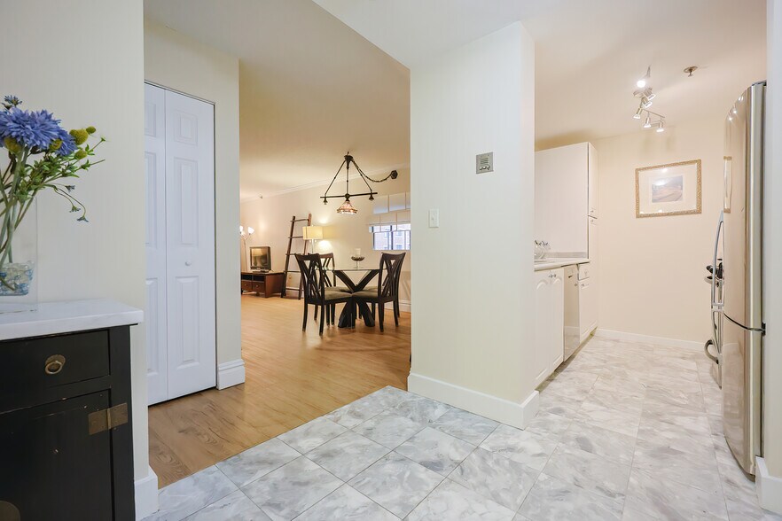 Building Photo - 15 North Beacon St