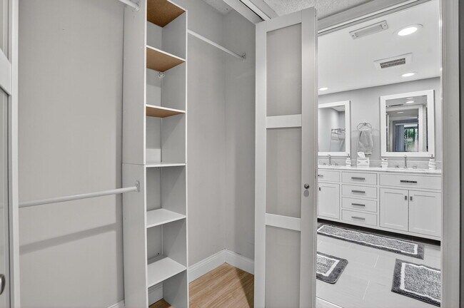 Building Photo - 7773 La Mirada Dr