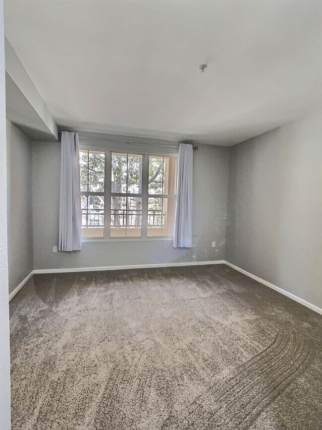 Building Photo - 1 Bedroom Condo for Rent at The Plaza