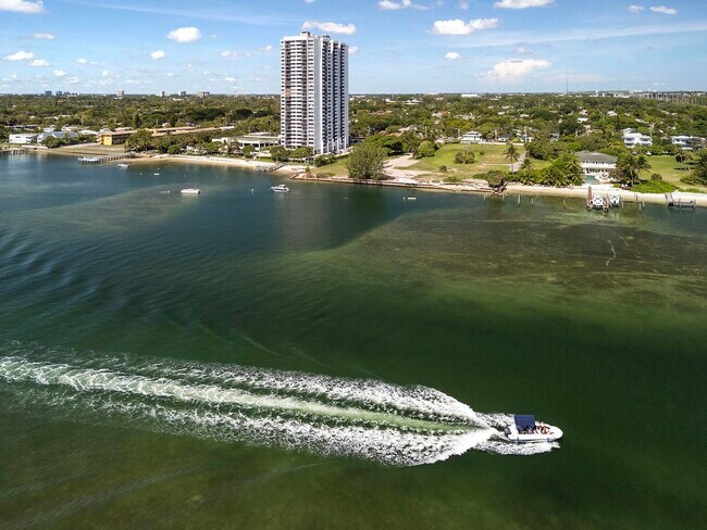 Building Photo - 5600 N Flagler Dr