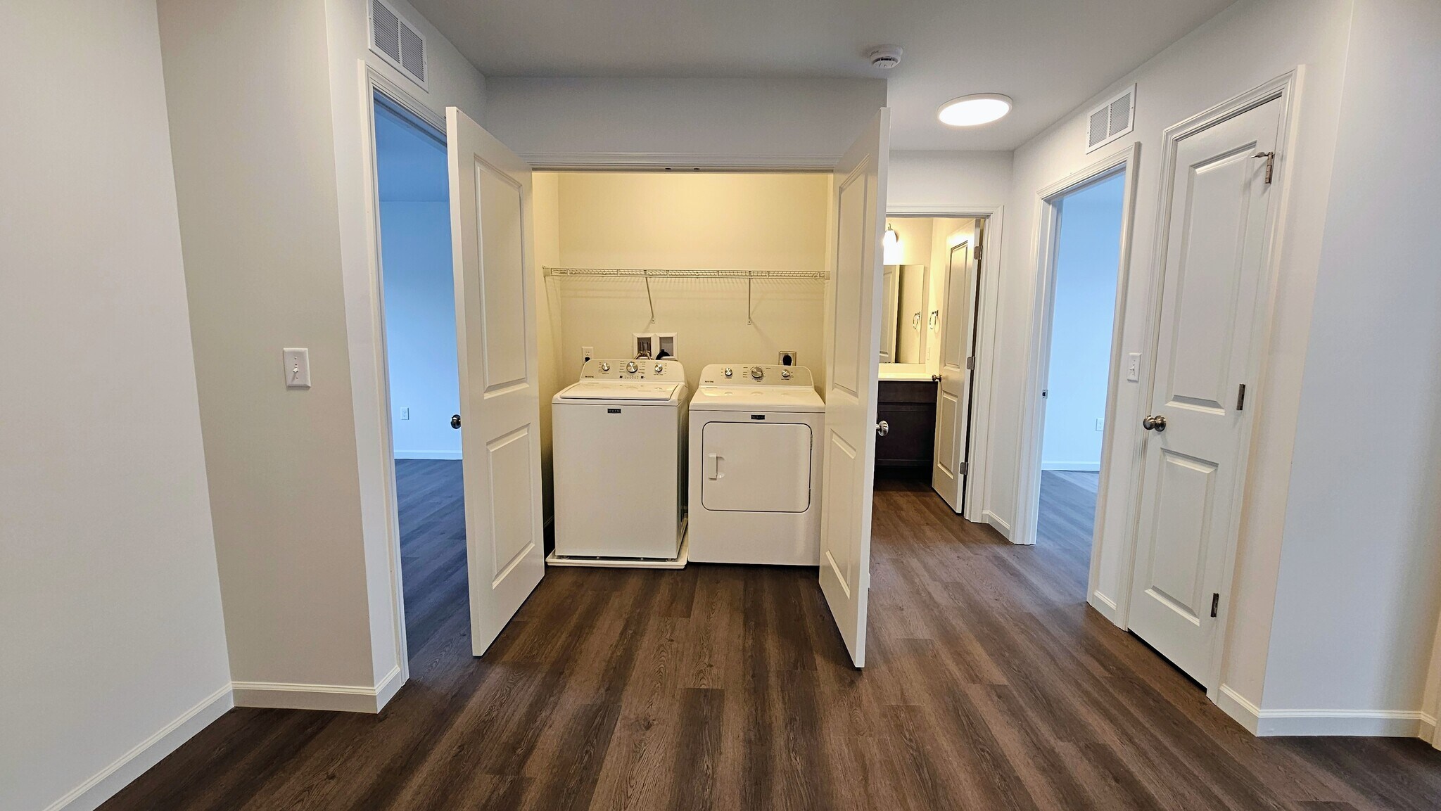 Building Photo - 61 N Conifer Dr