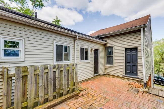 Building Photo - 2318 Leticoe St