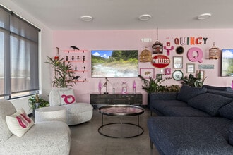 Building Photo - 501 N Perth St