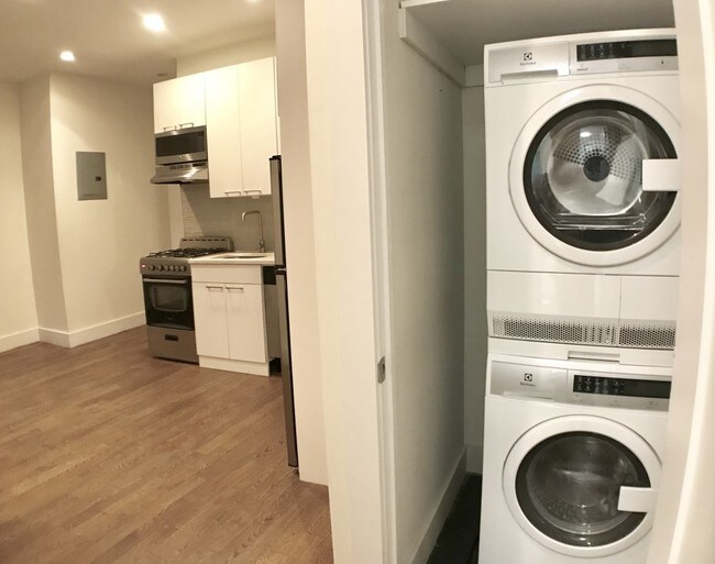 Building Photo - 975 Washington Ave