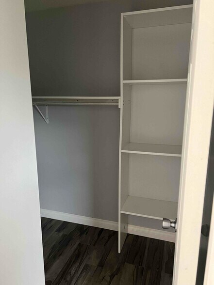 Building Photo - 6126 Jeffrey Pl