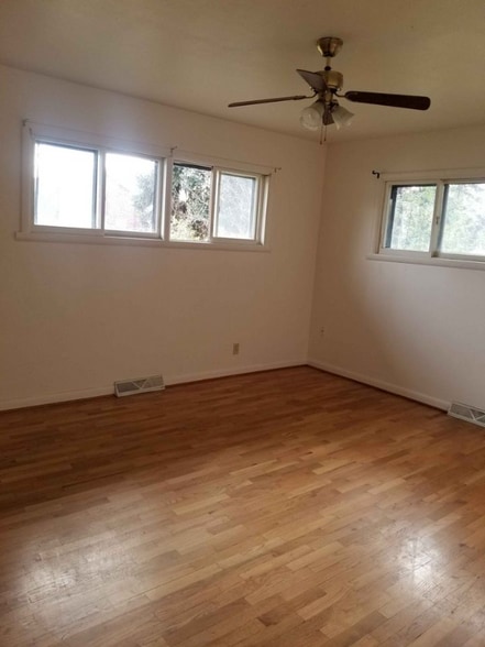 Building Photo - 915 Wicks Ln