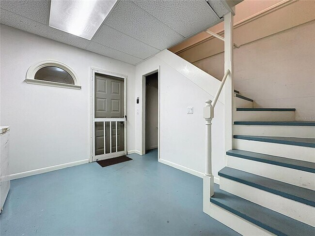 Building Photo - 6846 Lake View Dr