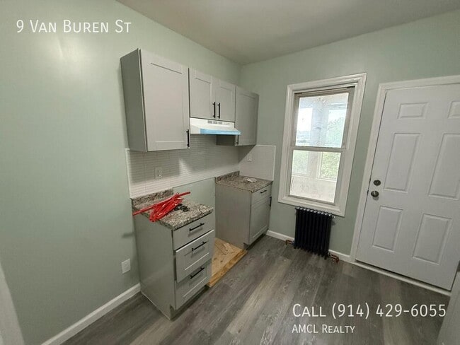 Building Photo - 9 Van Buren St